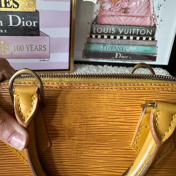 🥳HOST PICK🥳 Vintage Louis Vuitton Yellow Epi Leather Alma PM - Picture 14 of 16